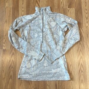 Nike athletic long sleeve shirt size medium.